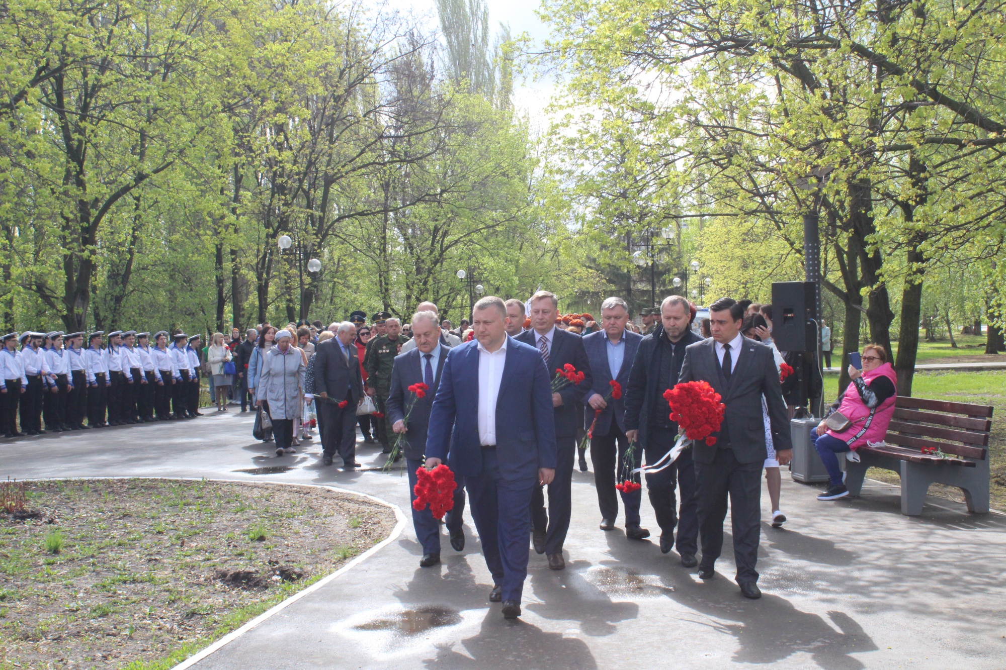 Сотрудники МЗ Балаково возложили цветы к мемориалу памяти жертвам чернобыльской трагедии