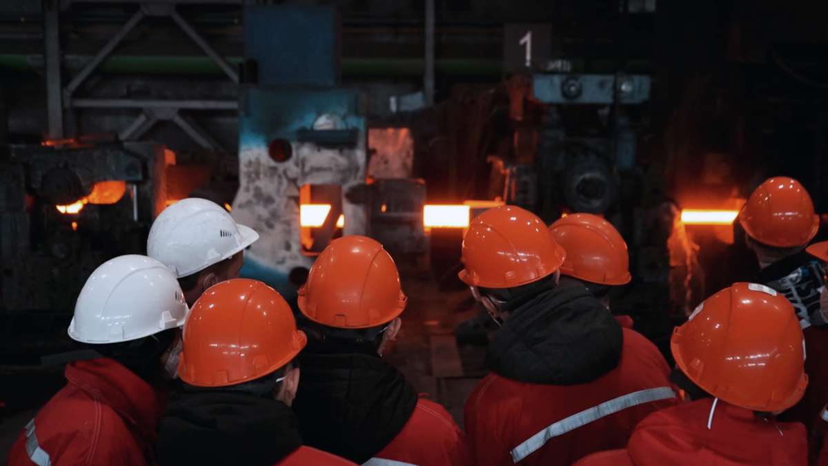 Будущие металлурги посетили МЗ Балаково с экскурсией